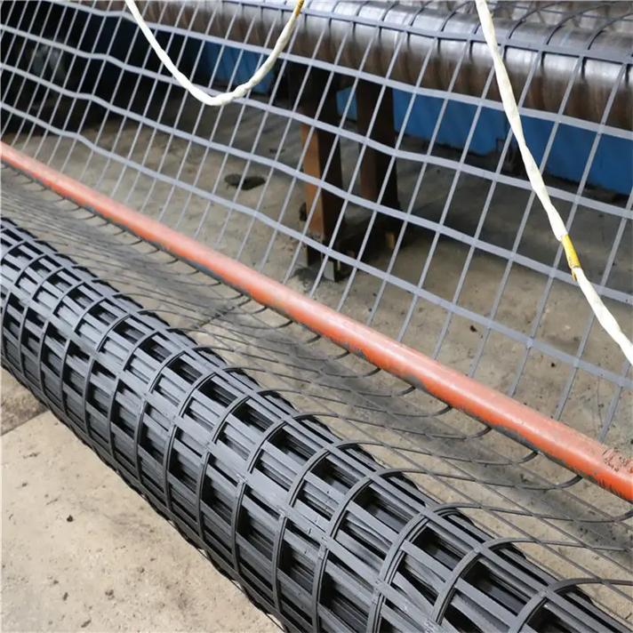 汕头PET聚酯土及钢塑土工格栅与张掖单向钢塑土的比较与应用